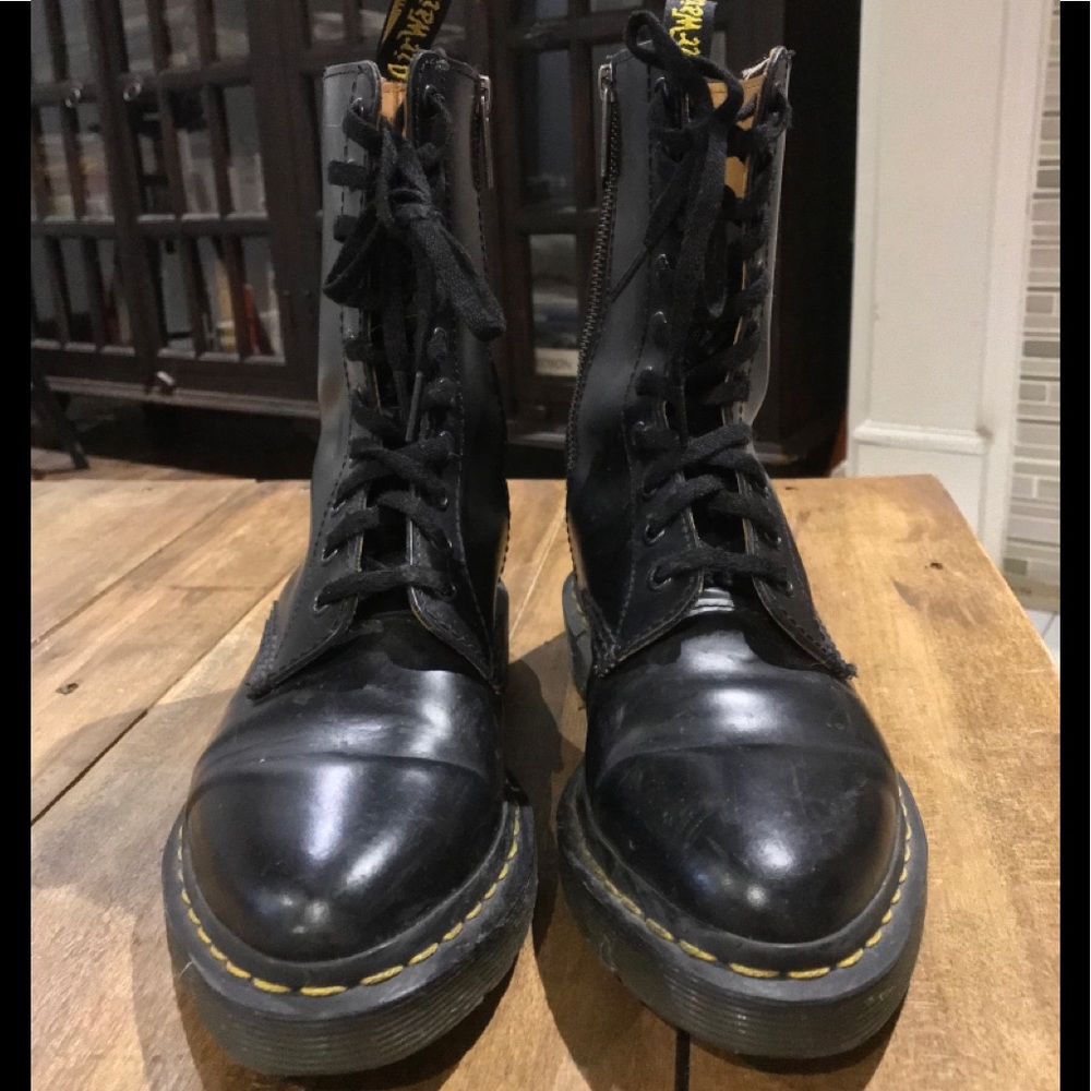 DR Martins black pointed toward women’s 7